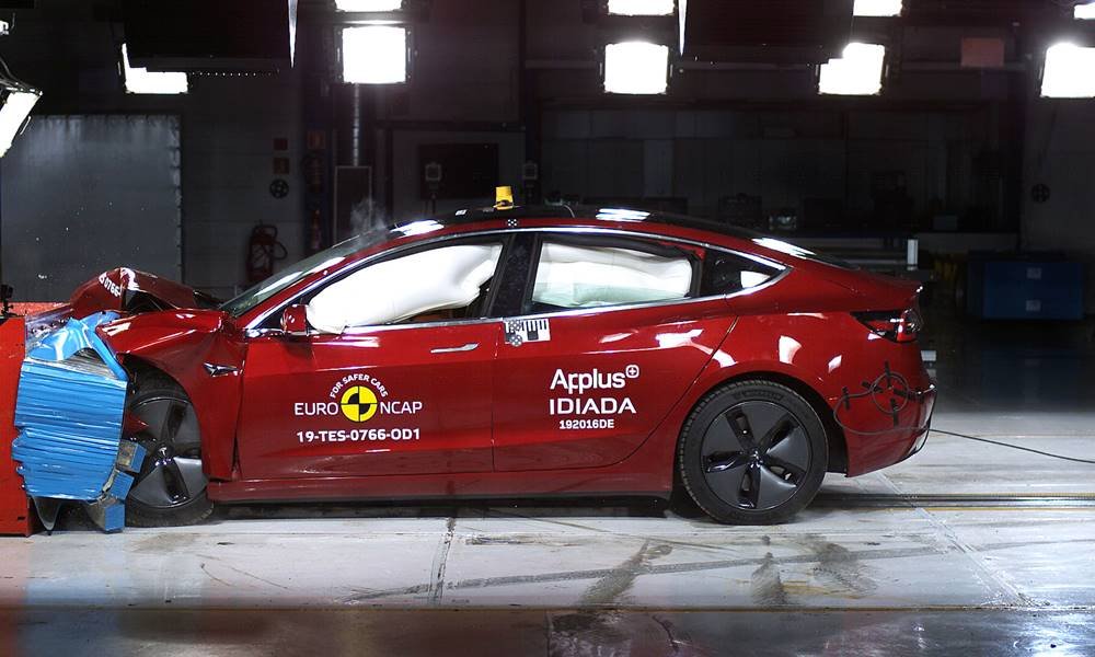 Tesla Model 3, NCAP’den 5 yıldız aldı
