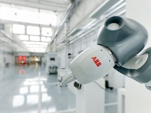 Beş yıl boyunca kolaboratif robotlar için yeni standartları ABB’nin çığır açan YuMi® robotu belirledi