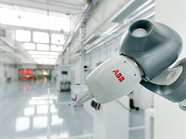 Beş yıl boyunca kolaboratif robotlar için yeni standartları ABB’nin çığır açan YuMi® robotu belirledi